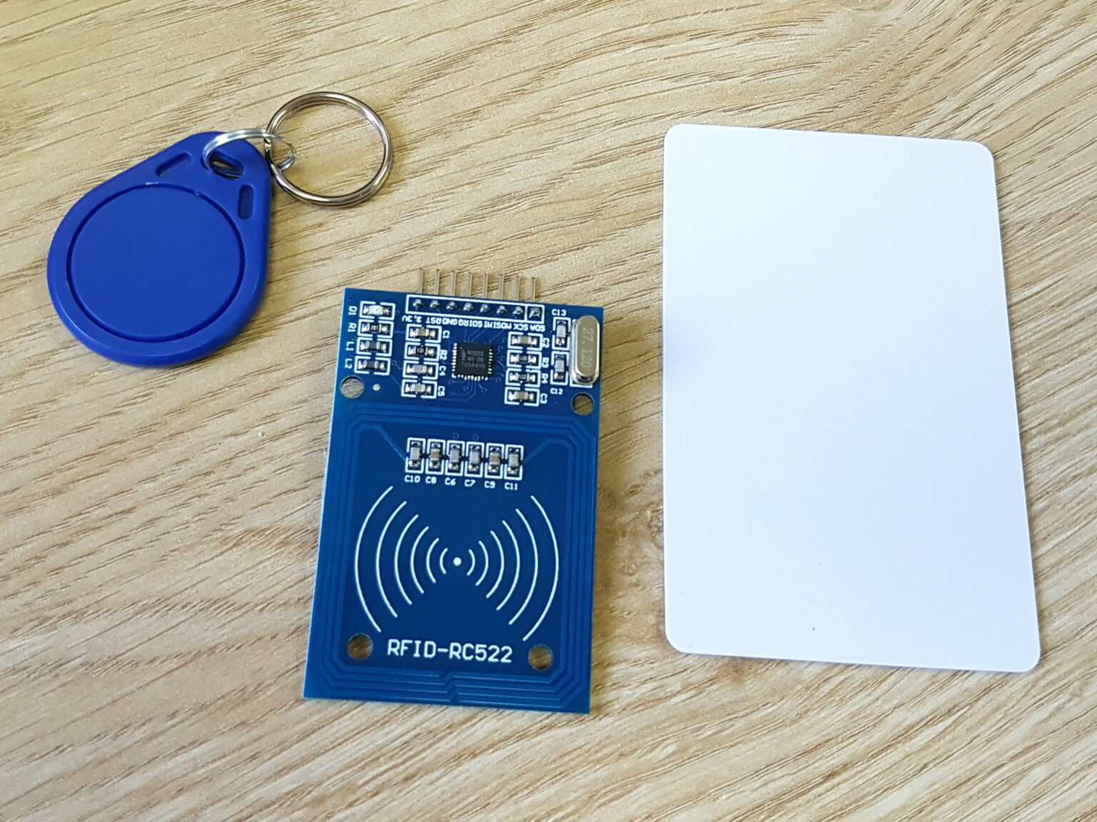 Радиочастотные метки. RFID Reader rc522. Raspberry Pi RFID rc522. Технология радиочастотной идентификации RFID. RFID-rc522 с ардуино с сервоприводом.